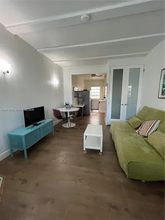 $1,900 | 439 15th Street, Unit 12, Miami Beach, FL 33139