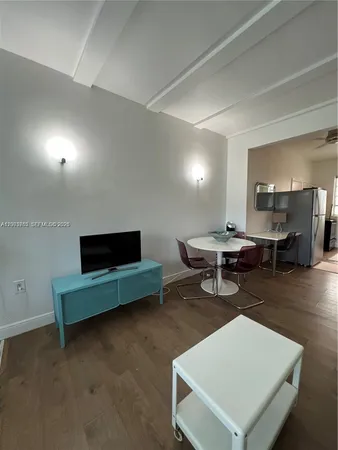 $1,900 | 439 15th Street, Unit 12, Miami Beach, FL 33139