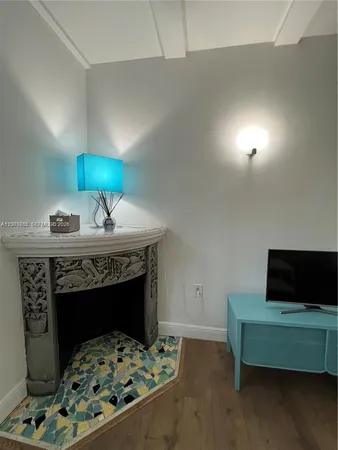 $1,900 | 439 15th Street, Unit 12, Miami Beach, FL 33139