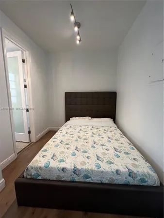 $1,900 | 439 15th Street, Unit 12, Miami Beach, FL 33139