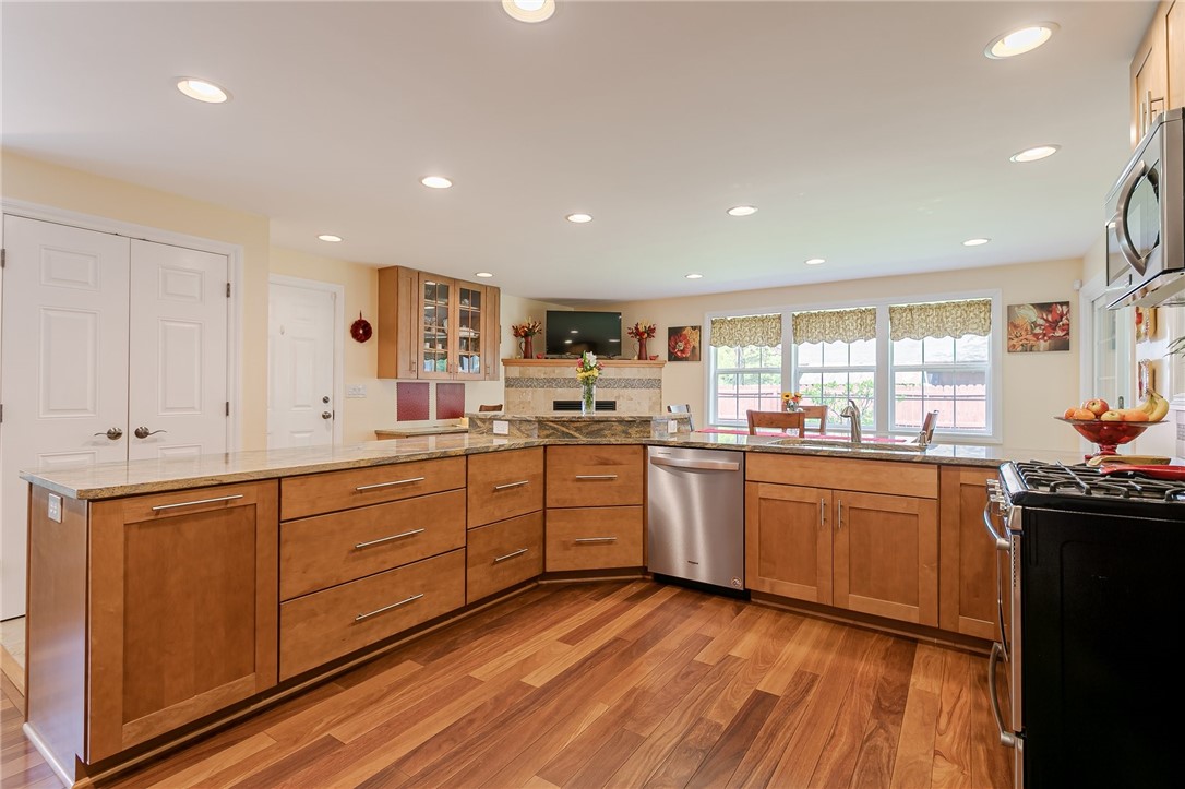 598 Marsh Road Pittsford, NY 14534 - Photo 12 of 41