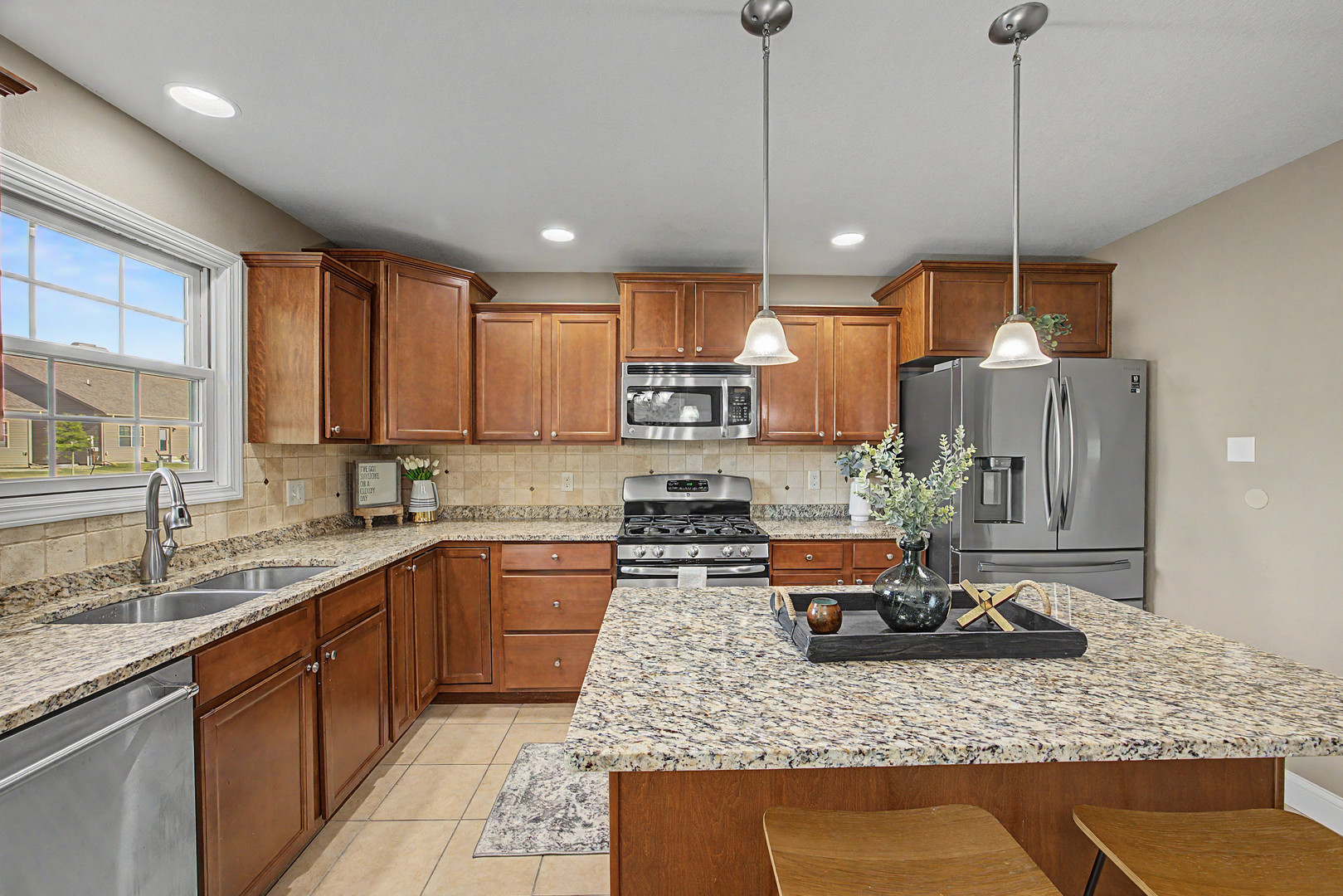 1724 Dunraven Road Bloomington, IL 61704 - Photo 10 of 36