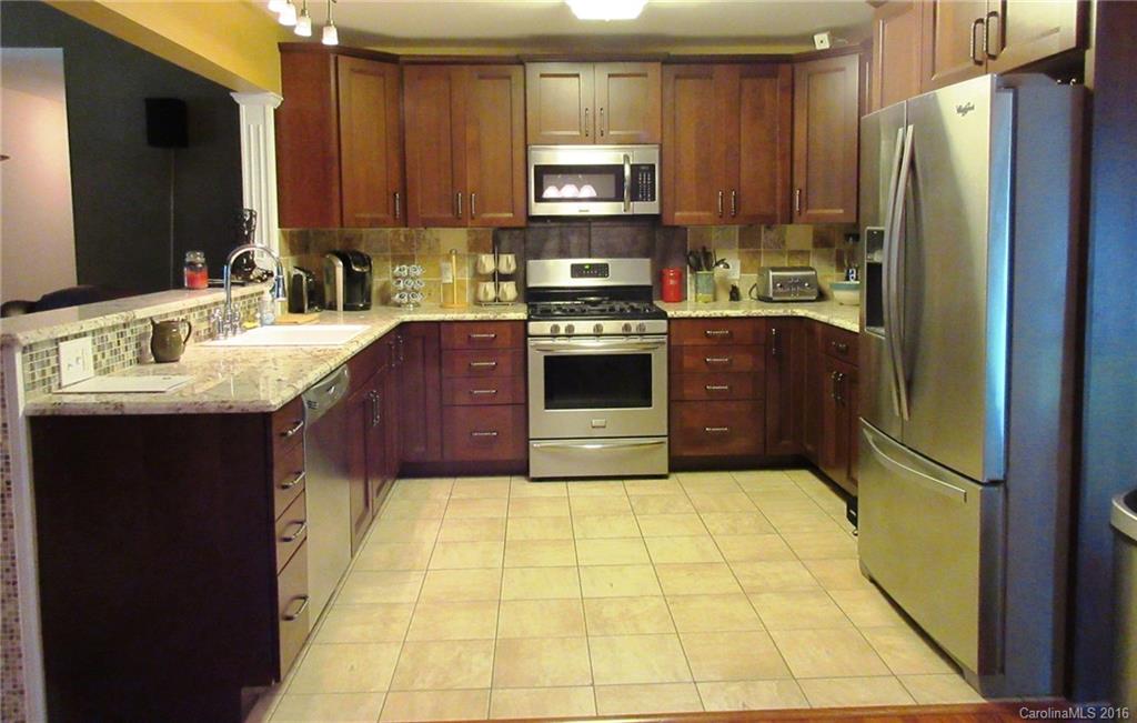632 Hall Spencer Road Catawba, SC 29704 - Photo 5 of 17 a kitchen with stainless steel appliances granite countertop a stove refrigerator and a sink
