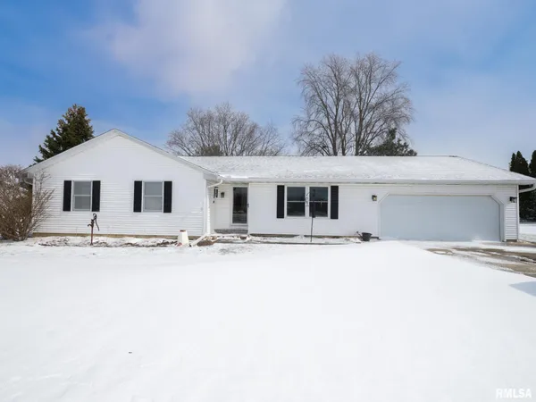 $289,900 | 133 East Miller Road, Edelstein, IL 61526