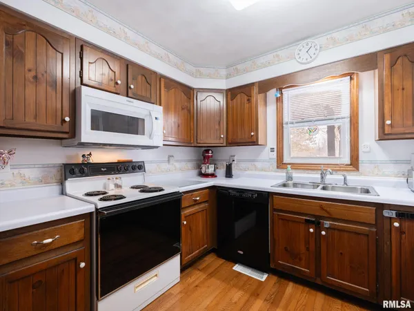 $289,900 | 133 East Miller Road, Edelstein, IL 61526