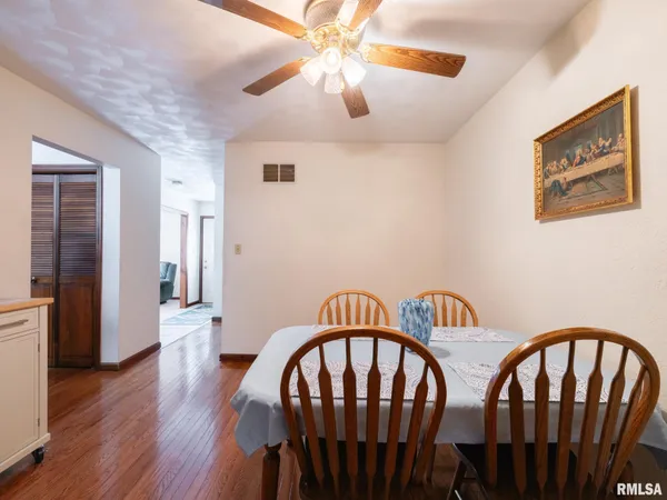 $289,900 | 133 East Miller Road, Edelstein, IL 61526