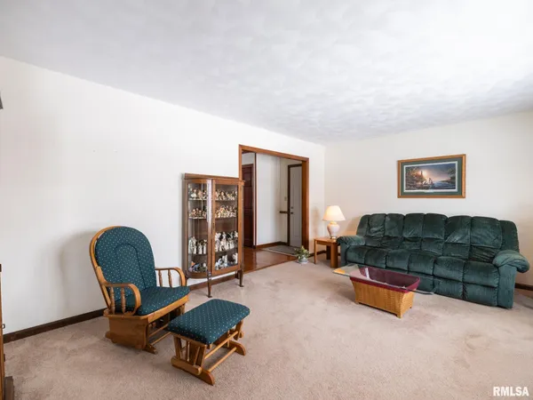 $289,900 | 133 East Miller Road, Edelstein, IL 61526