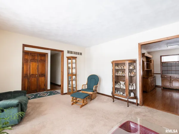 $289,900 | 133 East Miller Road, Edelstein, IL 61526
