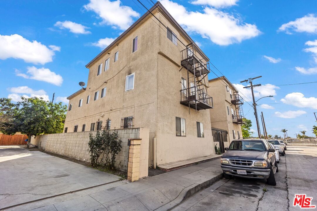 110 East Cedar Street Compton, CA 90220 - Photo 3 of 19