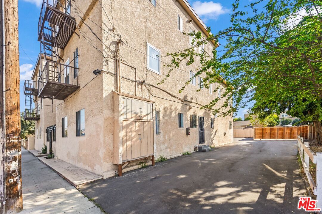 110 East Cedar Street Compton, CA 90220 - Photo 4 of 19