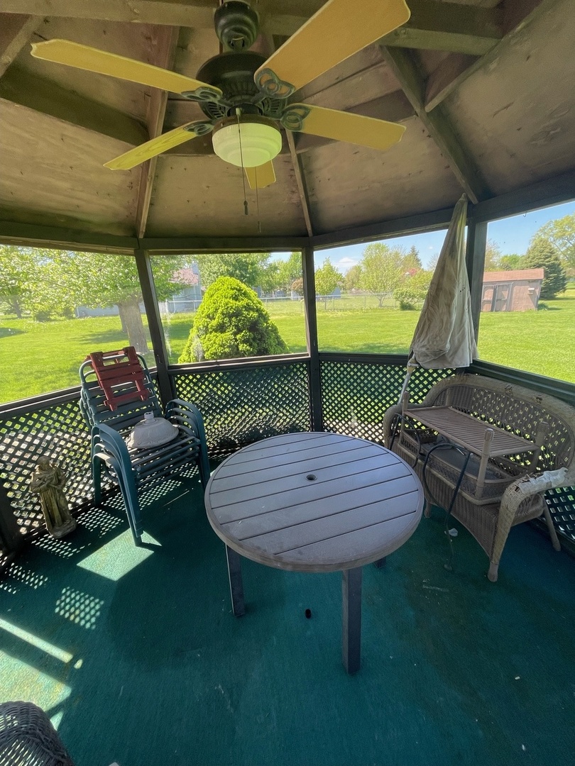 540 East Southmor Road Morris, IL 60450 - Photo 21 of 24 a outdoor space with furniture