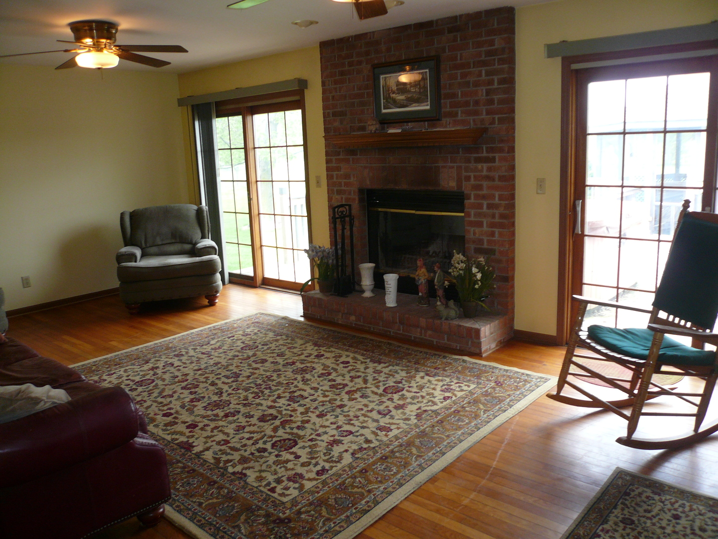 540 East Southmor Road Morris, IL 60450 - Photo 8 of 24 a living room with furniture windows and a fireplace