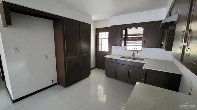 a view of empty room with ceiling fan