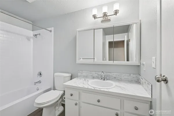 $300,000 | 115 McKean Court, Unit D, Enumclaw, WA 98022