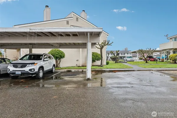 $300,000 | 115 McKean Court, Unit D, Enumclaw, WA 98022