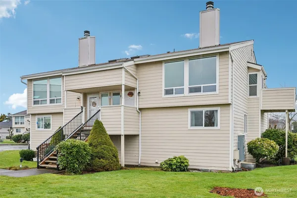 $300,000 | 115 McKean Court, Unit D, Enumclaw, WA 98022