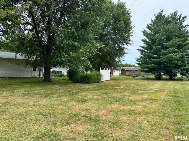 $132,500 | 13 Melrose Lane, Lewistown, IL 61542