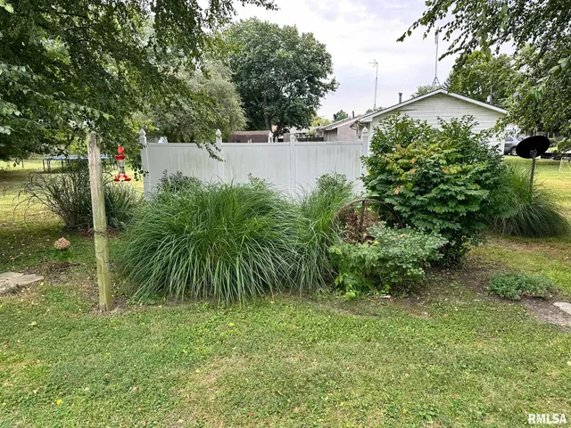 $132,500 | 13 Melrose Lane, Lewistown, IL 61542