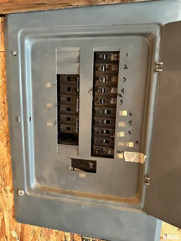 $132,500 | 13 Melrose Lane, Lewistown, IL 61542