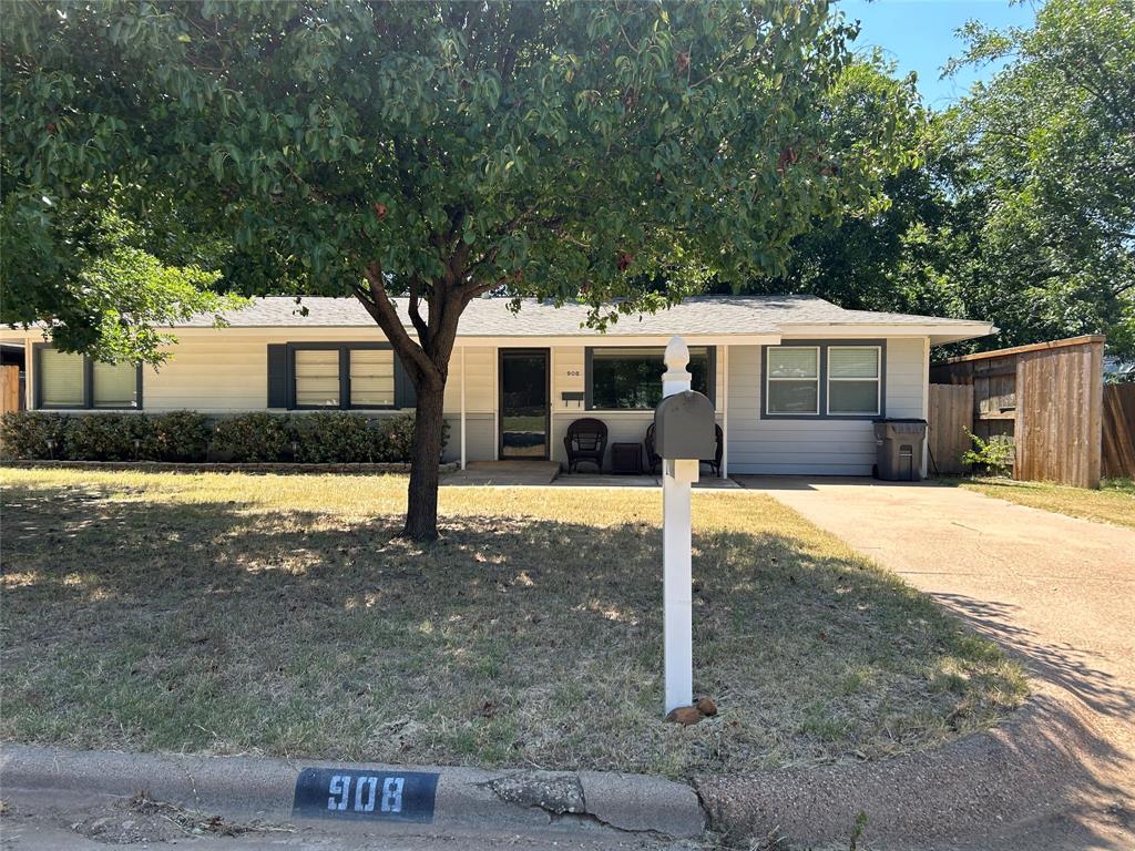 908 Fairview Street Graham, TX 76450 - Photo 2 of 30