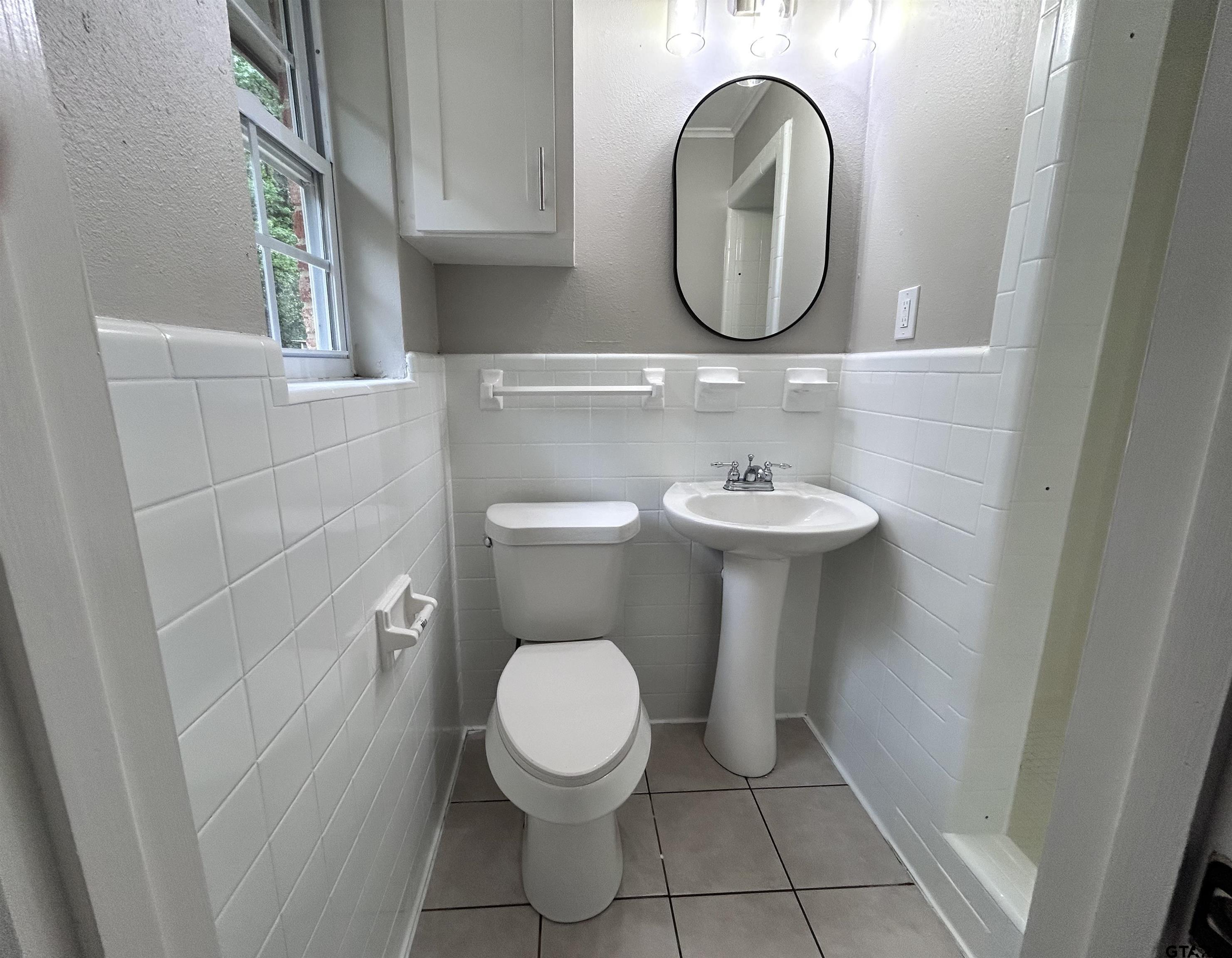 1106 Annette Drive Longview, TX 75604 - Photo 14 of 21 a bathroom with a toilet sink and mirror