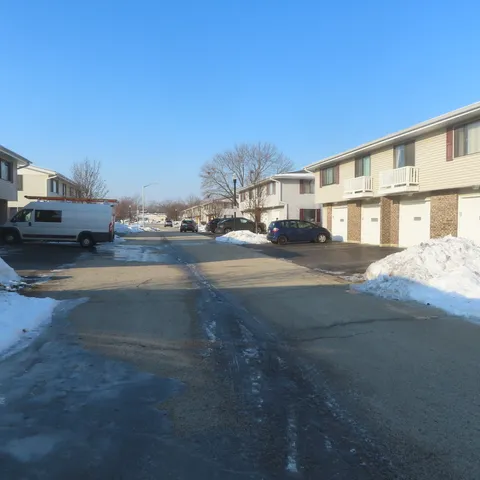 $225,750 | 1305 Wakeby Lane, Unit 1305, Schaumburg, IL 60193
