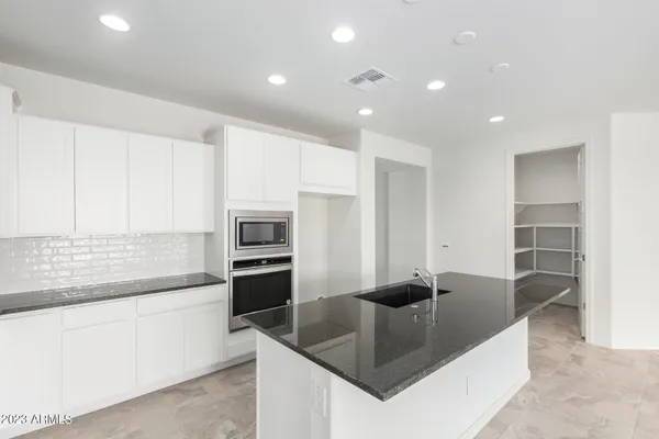 $2,825 | 8529 South 67th Drive, Laveen, AZ 85339