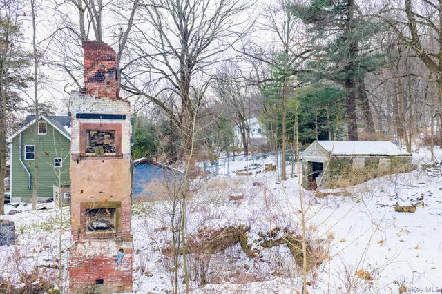 a view of a outdoor space