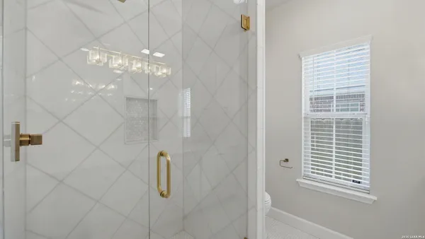 $2,400 | 1623 Hanz Drive, New Braunfels, TX 78130