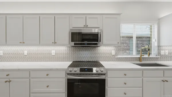 $2,400 | 1623 Hanz Drive, New Braunfels, TX 78130