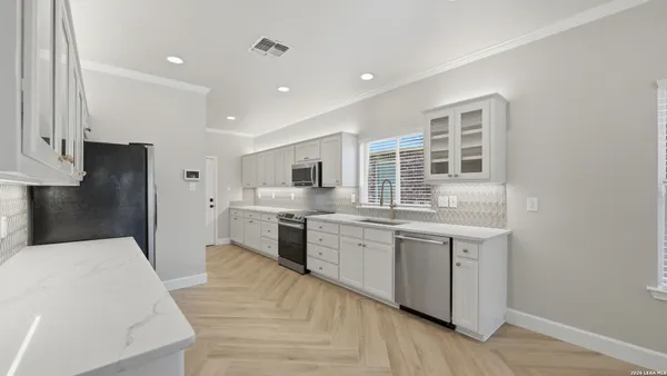 $2,400 | 1623 Hanz Drive, New Braunfels, TX 78130