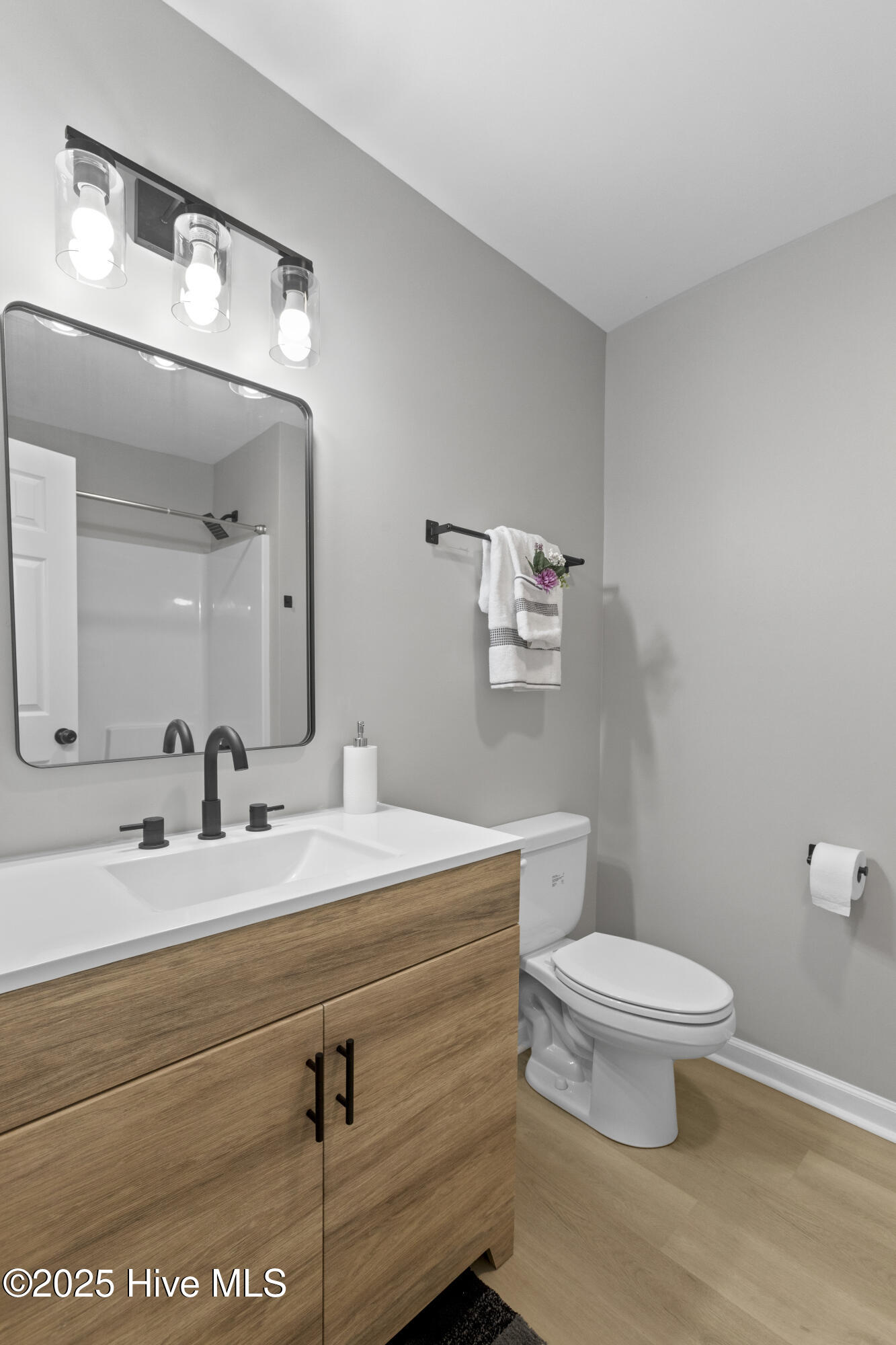 8 Yorkshire Drive Jacksonville, NC 28546 - Photo 18 of 22 Guest Bathroom