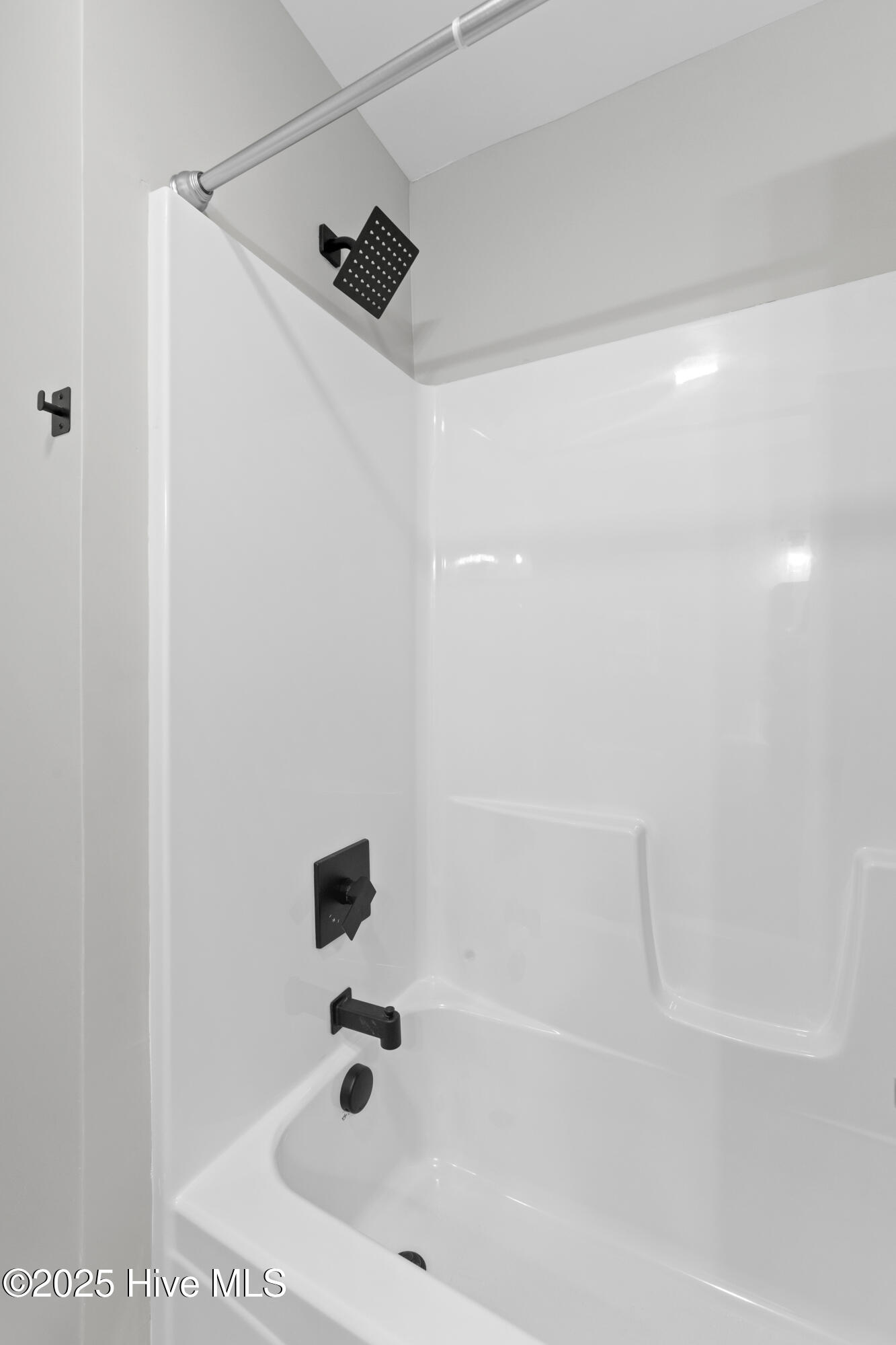 8 Yorkshire Drive Jacksonville, NC 28546 - Photo 19 of 22 Guest Bathroom