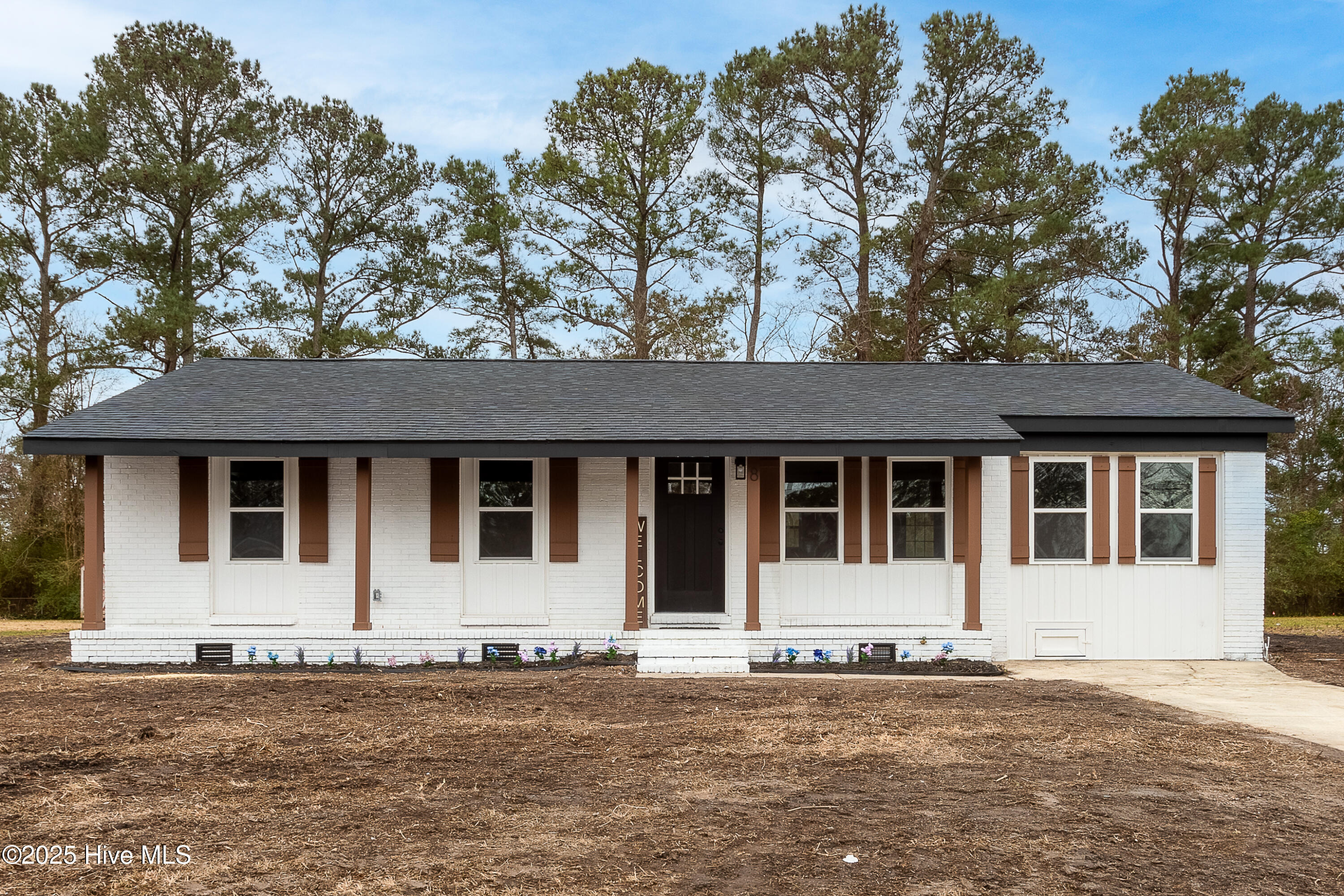 8 Yorkshire Drive Jacksonville, NC 28546 - Photo 2 of 22 Front of Home