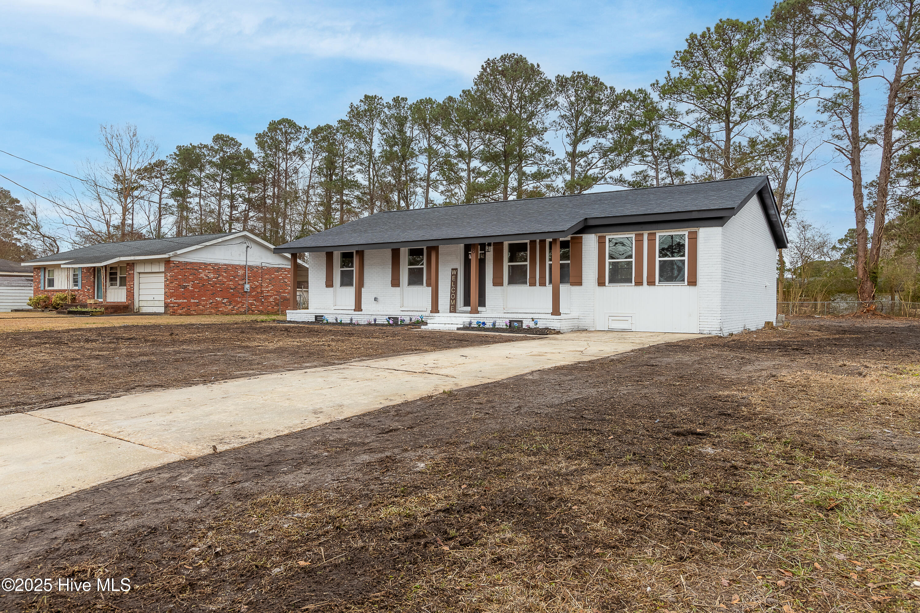 8 Yorkshire Drive Jacksonville, NC 28546 - Photo 3 of 22 Front of Home