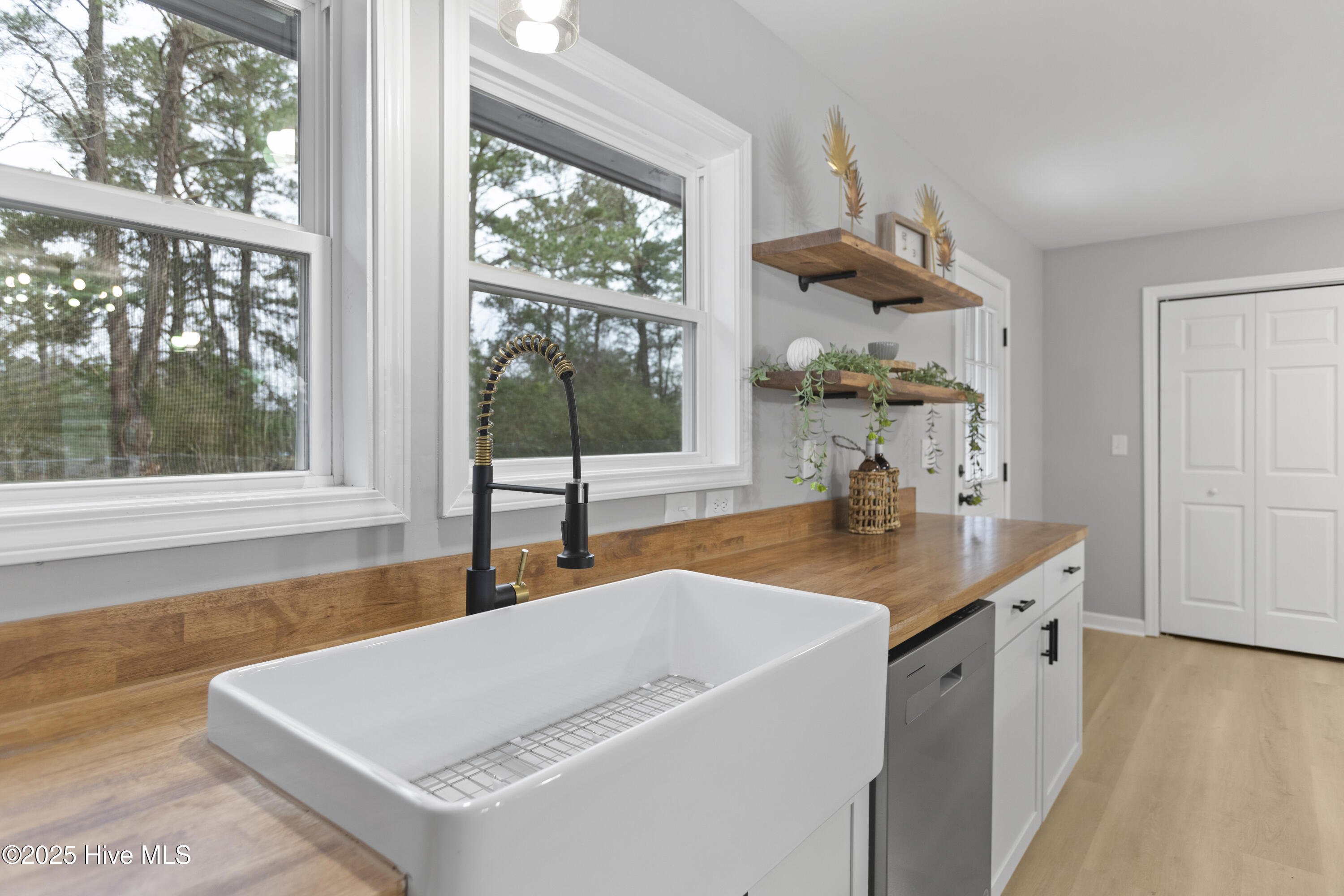 8 Yorkshire Drive Jacksonville, NC 28546 - Photo 10 of 22 Kitchen