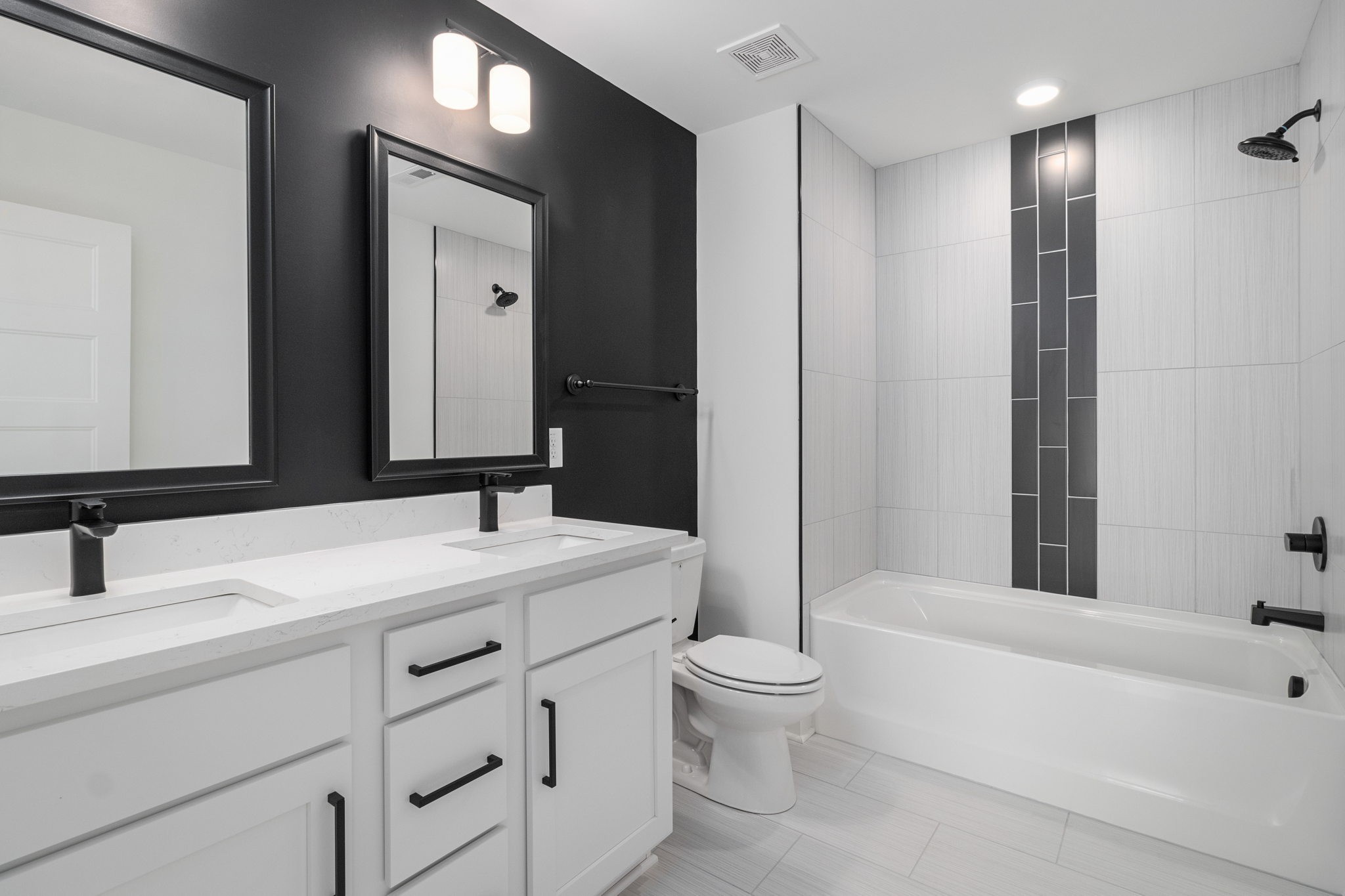 725 Hornbuckle Road, Unit O3 Clarksville, TN 37043 - Photo 21 of 38 a bathroom with a sink and a mirror