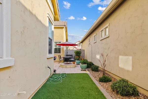 a view of back yard of the house