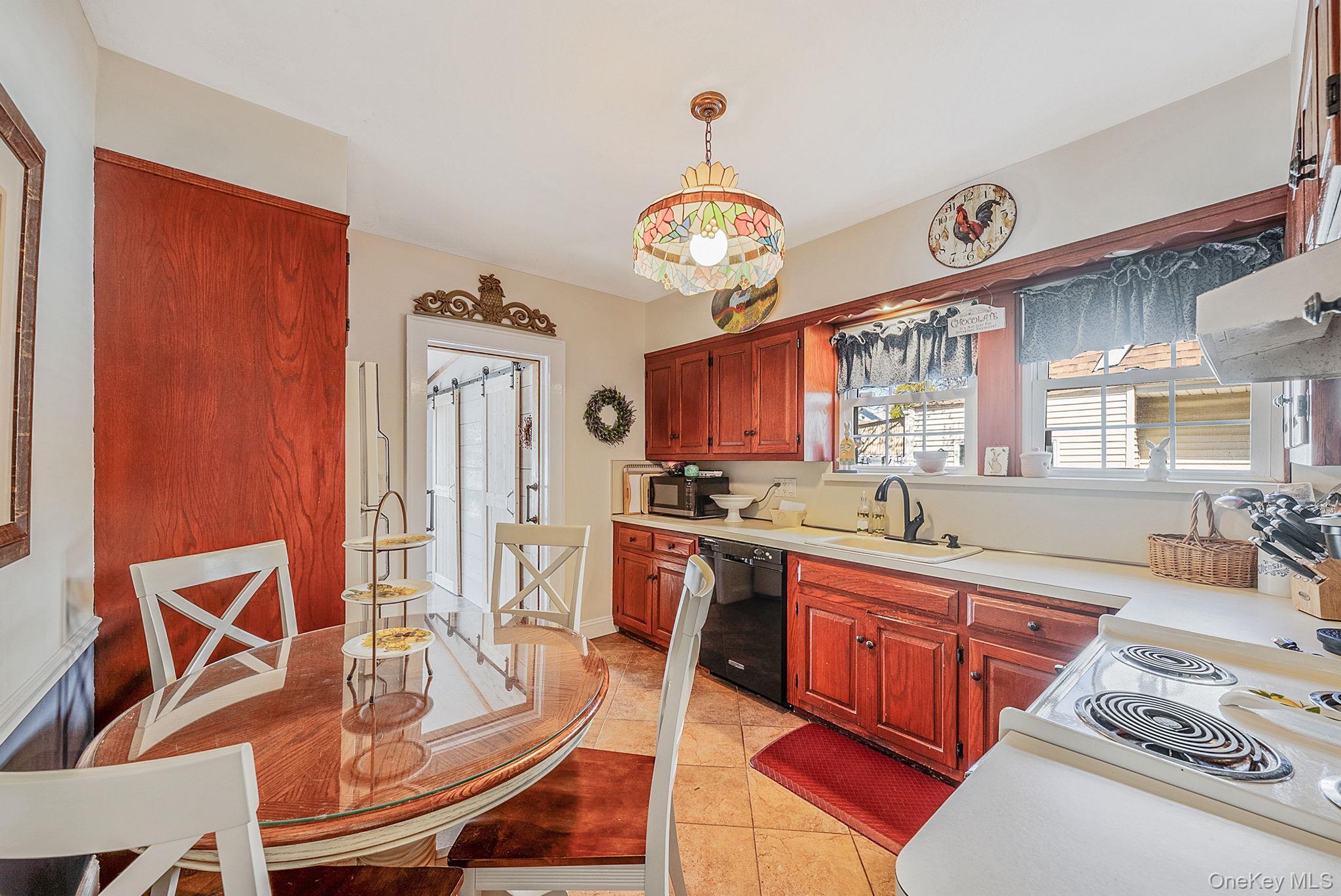 33 Harding Avenue Lynbrook, NY 11563 - Photo 11 of 25