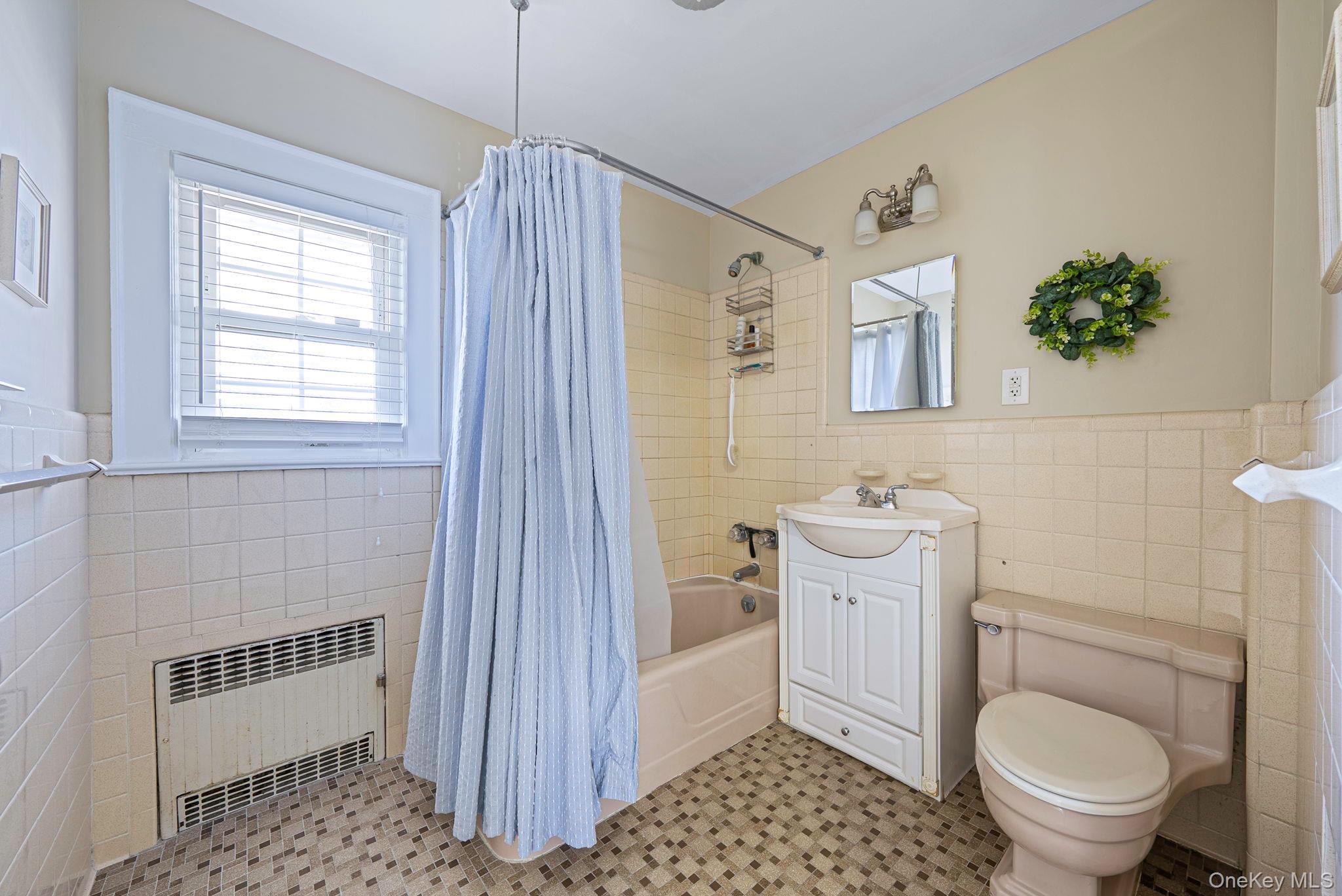 33 Harding Avenue Lynbrook, NY 11563 - Photo 20 of 25