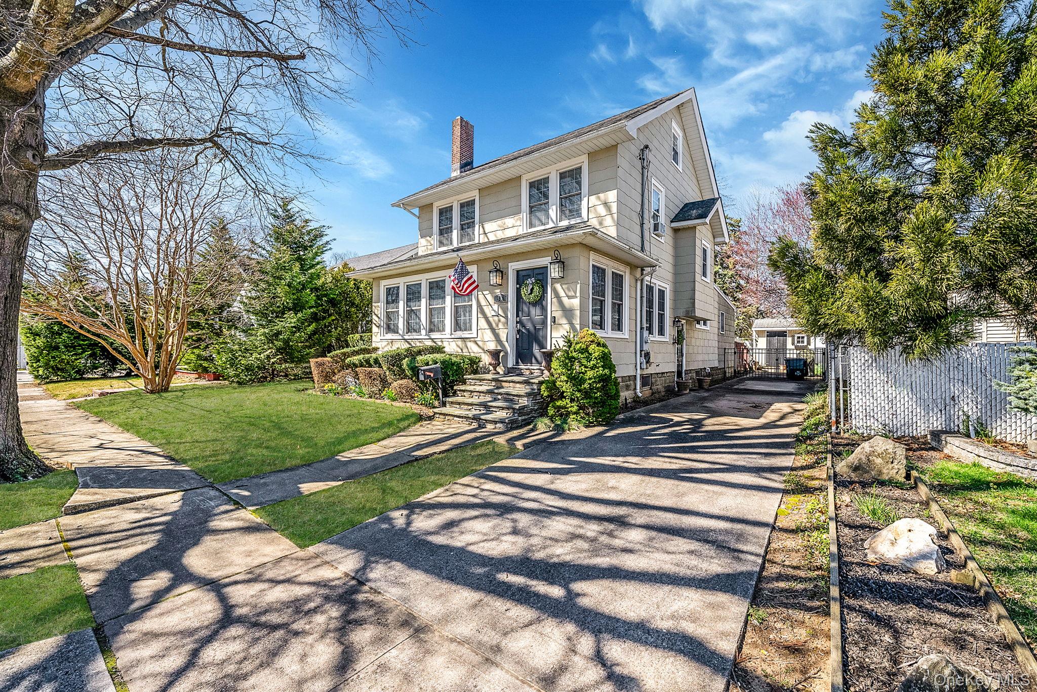33 Harding Avenue Lynbrook, NY 11563 - Photo 2 of 25