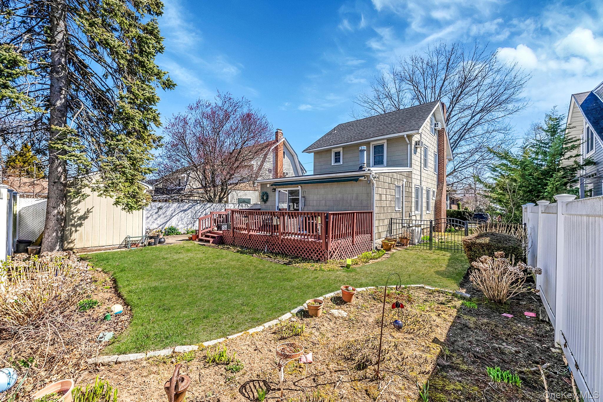 33 Harding Avenue Lynbrook, NY 11563 - Photo 21 of 25