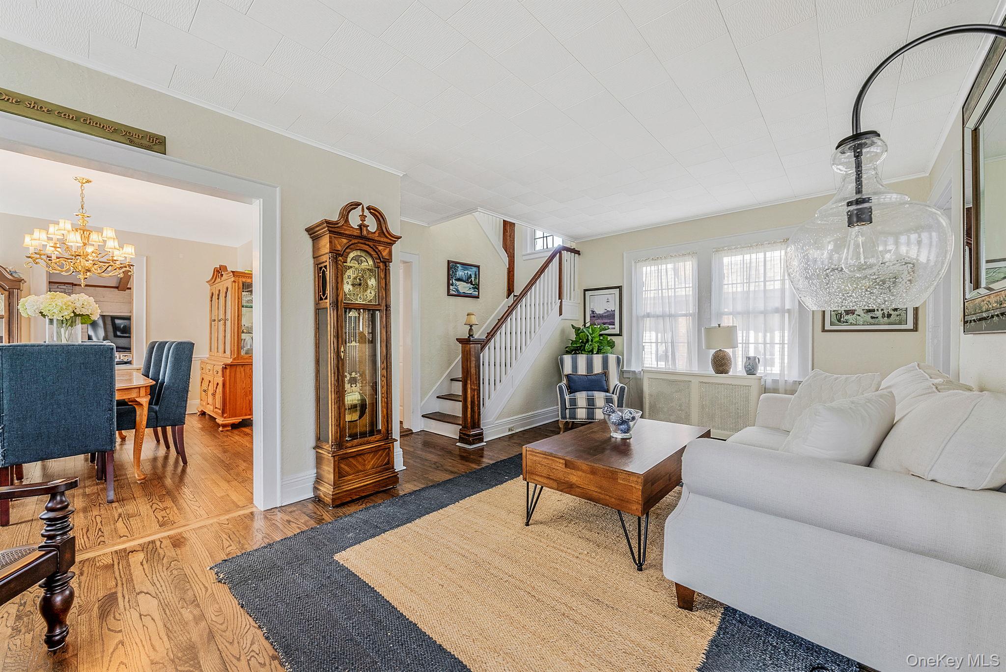 33 Harding Avenue Lynbrook, NY 11563 - Photo 8 of 25