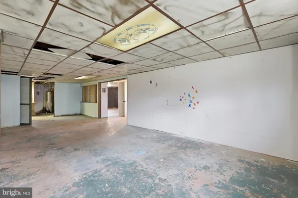 a view of a livingroom with an entryway