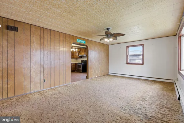 a view of an empty room with a ceiling fan