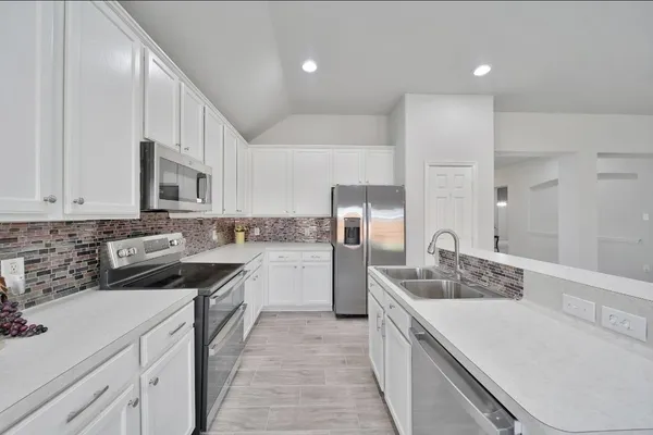 $2,400 | 19310 Young Oak Street, Spring, TX 77379