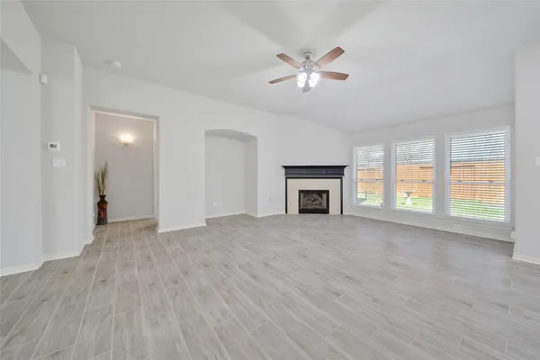 $2,400 | 19310 Young Oak Street, Spring, TX 77379