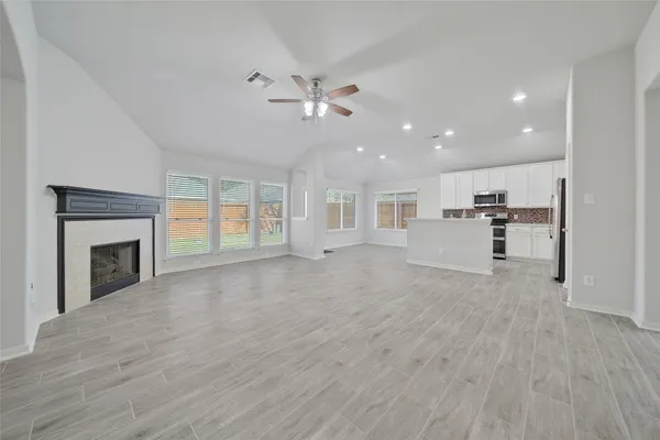 $2,400 | 19310 Young Oak Street, Spring, TX 77379