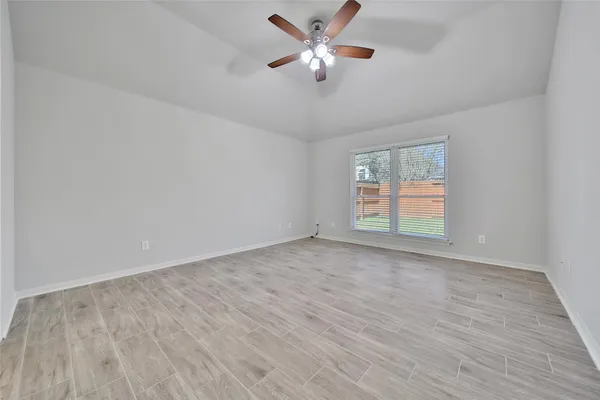 $2,400 | 19310 Young Oak Street, Spring, TX 77379