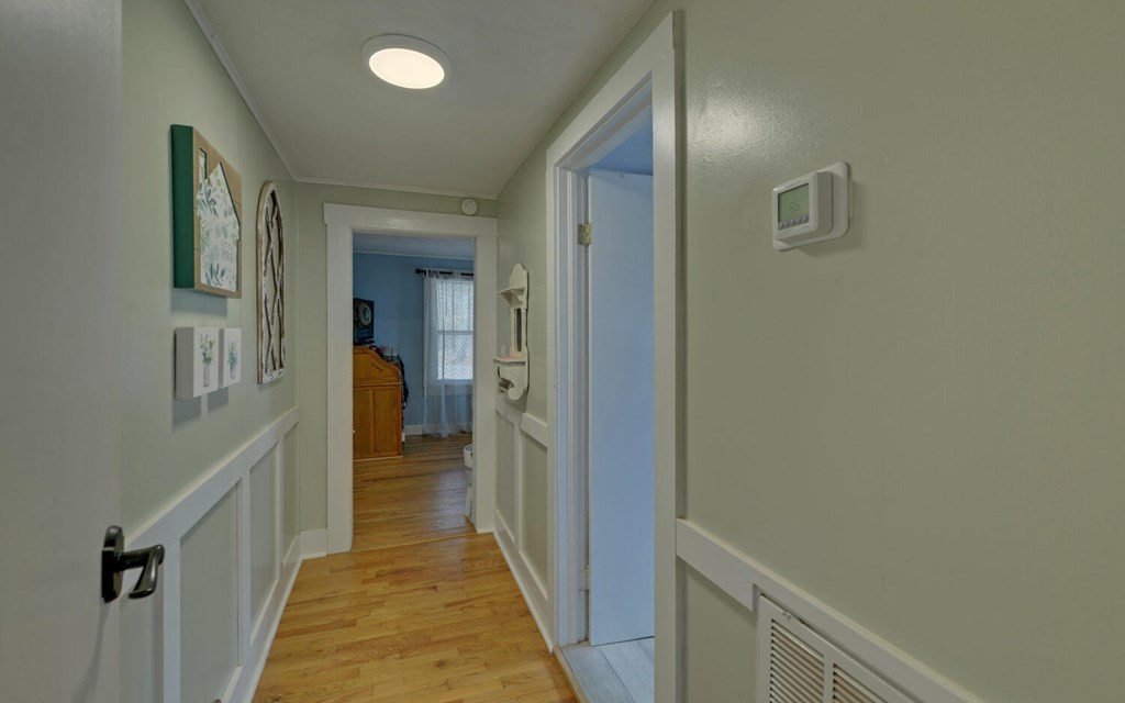 335 Elliott Road Murphy, NC 28906 - Photo 18 of 44 a view of a hallway with a white walls